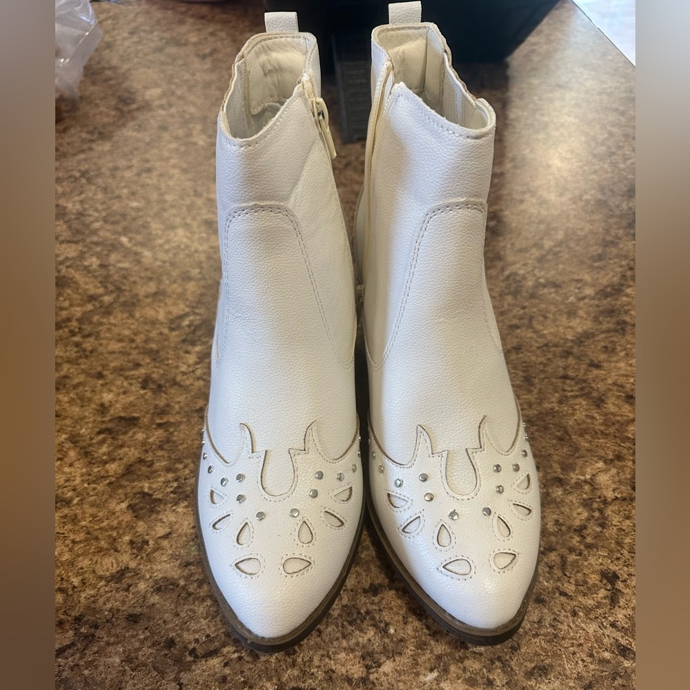White Cow Girl Boots